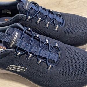 Men’s dark blue size 12 Skechers memory sneakers